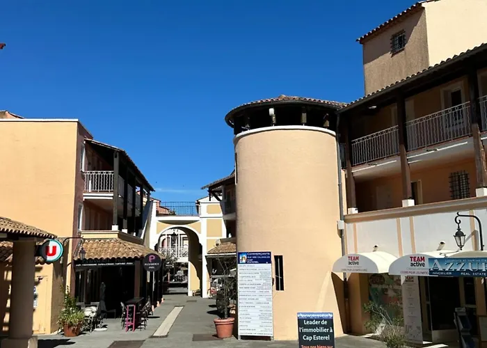 Vue Au Calme Dans Le Hameau De Cap Estérel, Agay - Saint-raphaël * Saint-Raphaël