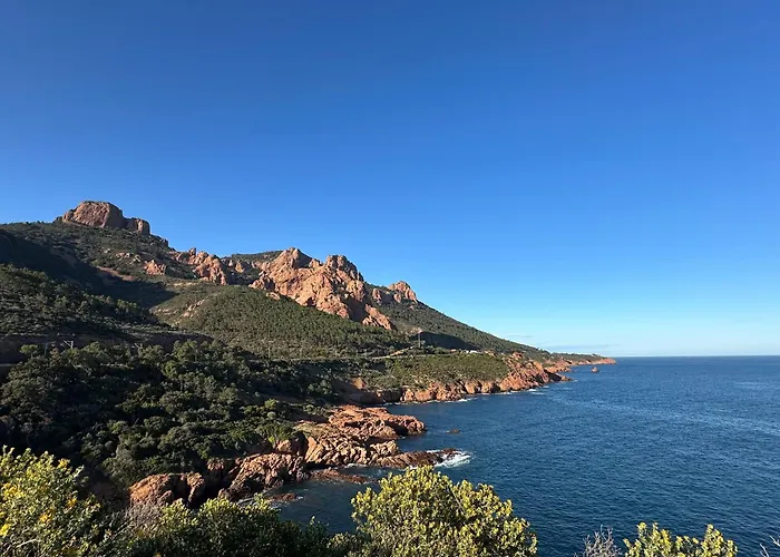 Vue Au Calme Dans Le Hameau De Cap Estérel, Agay - Saint-raphaël Saint-Raphaël