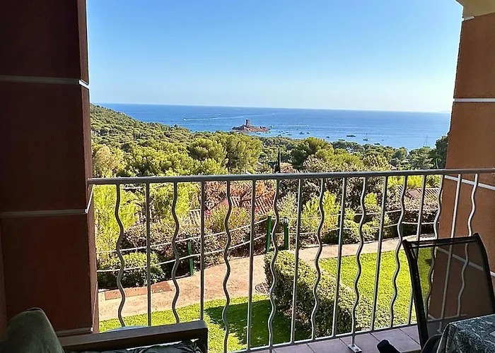 Vue Au Calme Dans Le Hameau De Cap Estérel, Agay - Saint-raphaël Saint-Raphaël