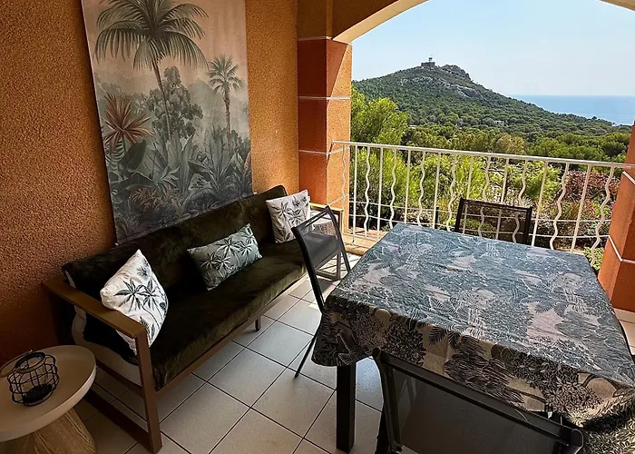 Vue Au Calme Dans Le Hameau De Cap Estérel, Agay - Saint-raphaël * Saint-Raphaël
