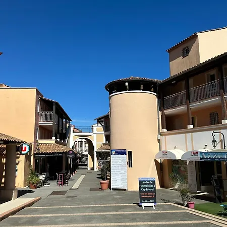Vue Au Calme Dans Le Hameau De Cap Estérel, Agay - Saint-raphaël * Saint-Raphaël