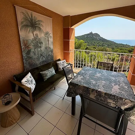 Vue Au Calme Dans Le Hameau De Cap Estérel, Agay - Saint-raphaël * Saint-Raphaël