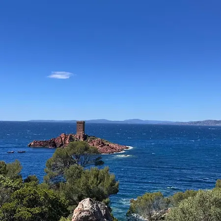 Vue Au Calme Dans Le Hameau De Cap Estérel, Agay - Saint-raphaël